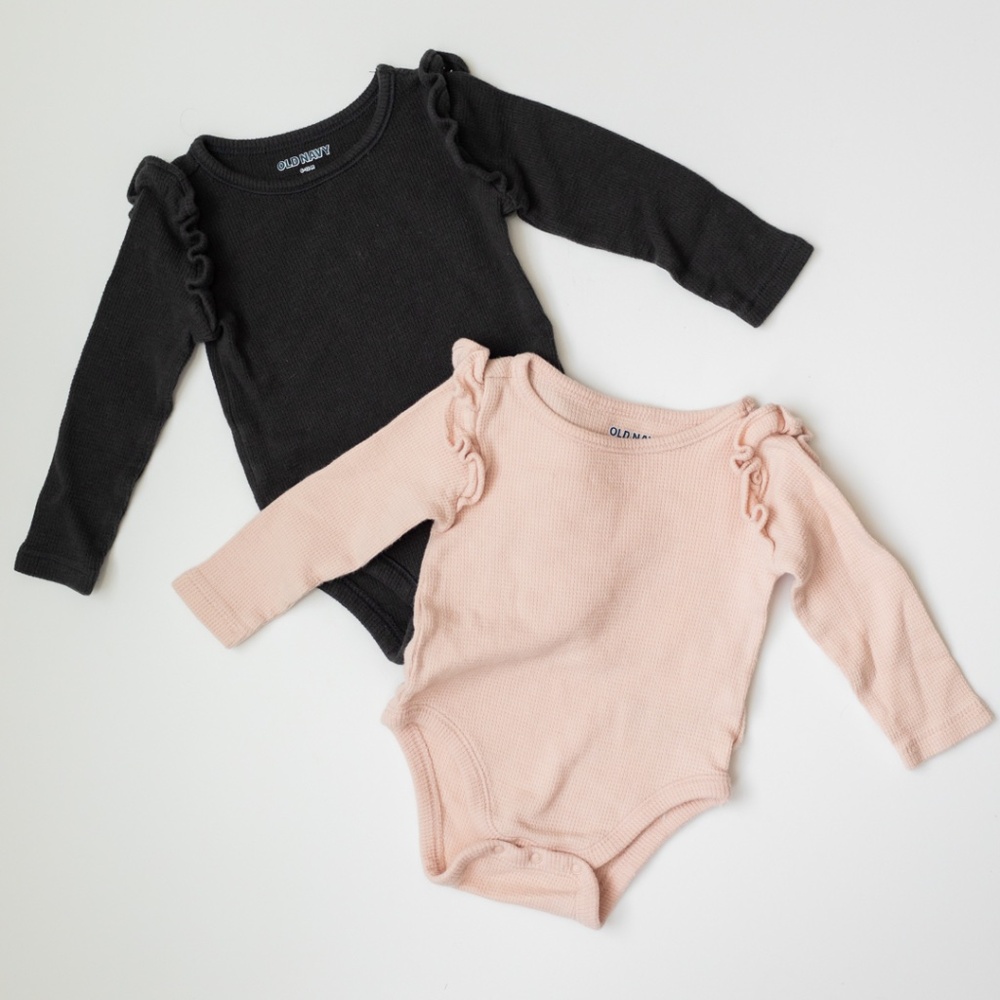 Old Navy Set of 2 Long Sleeve Baby Onesies Size 6-12 Months